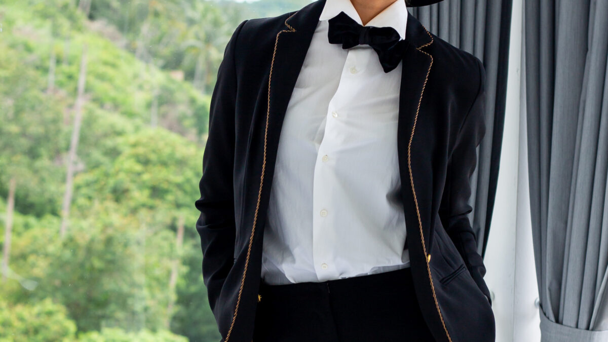 Le nœud papillon au féminin : un accessoire masculin qui change tout
